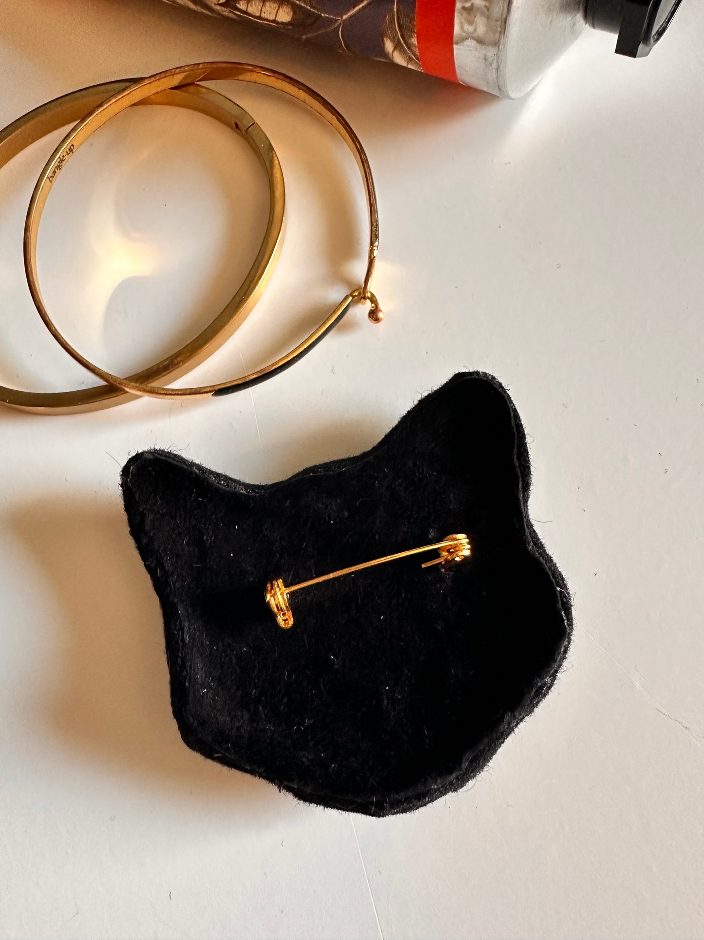 Broche - Sort Kat